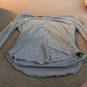 V-neck long sleeve shirt